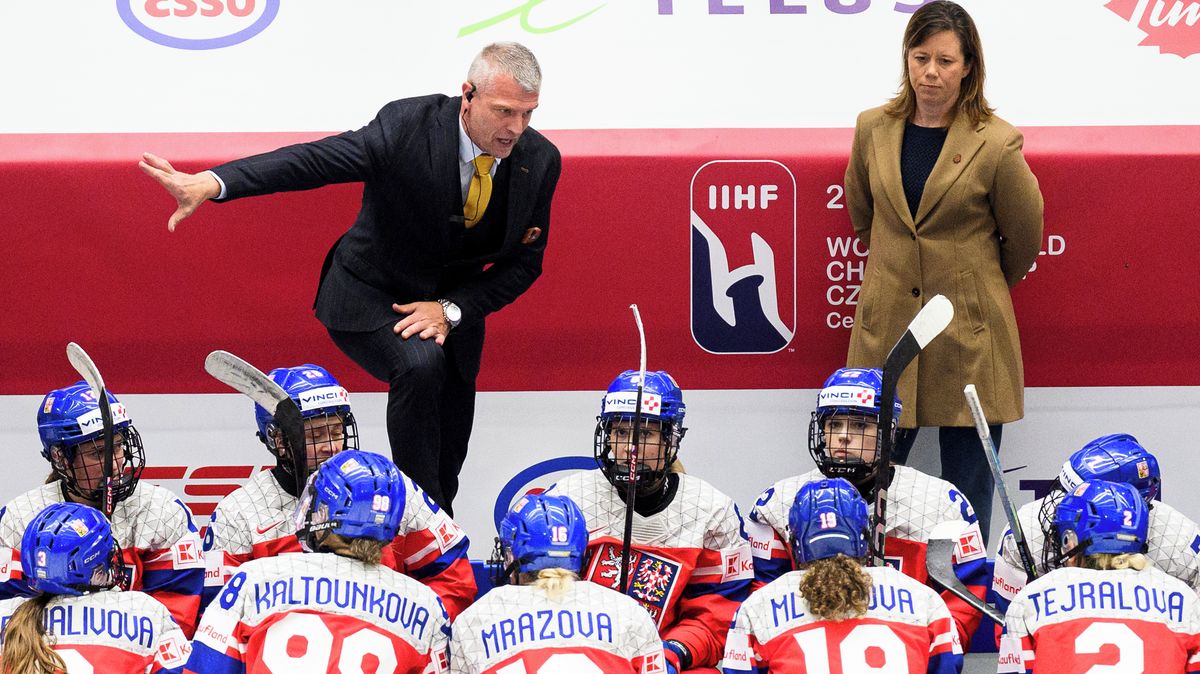 Vylosování a výmysl hrát dva dny po sobě není pro ženy ideální, řekl kouč hokejistek